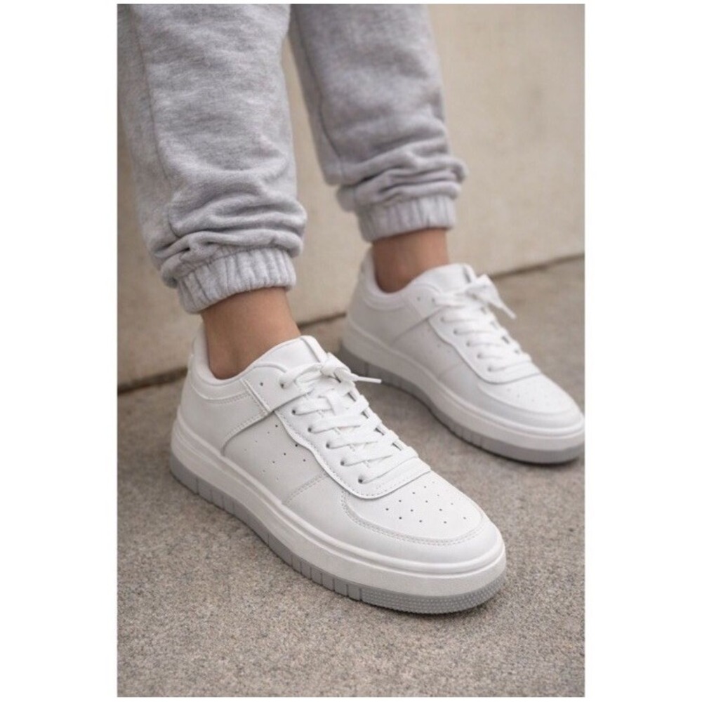 PrettyLittleThing NWT White Contrast Sole Chunky Platform Trainers US Size 10 - Picture 1 of 6